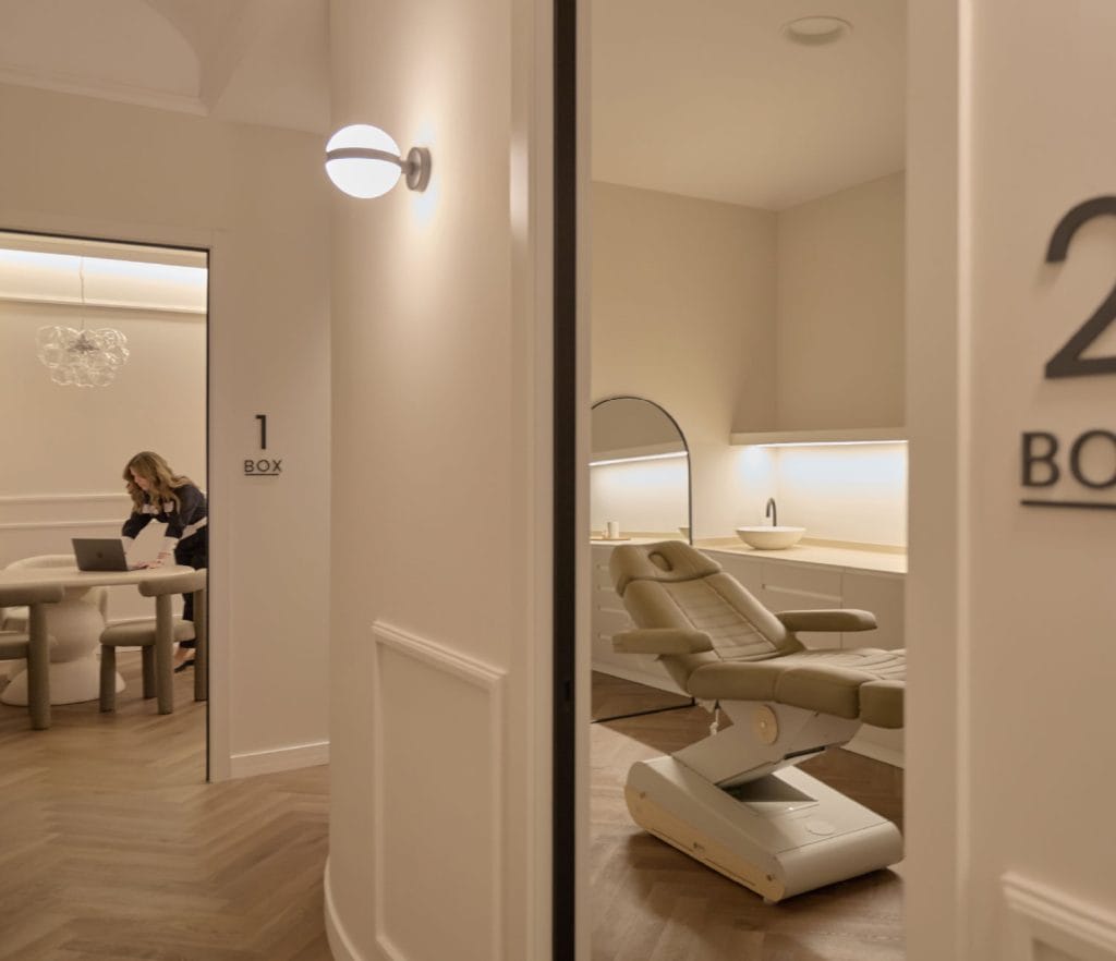 Boxes de tratamiento en Clínica Etérea, clínica de medicina estética en Valencia especializada en armonización facial y rejuvenecimiento.